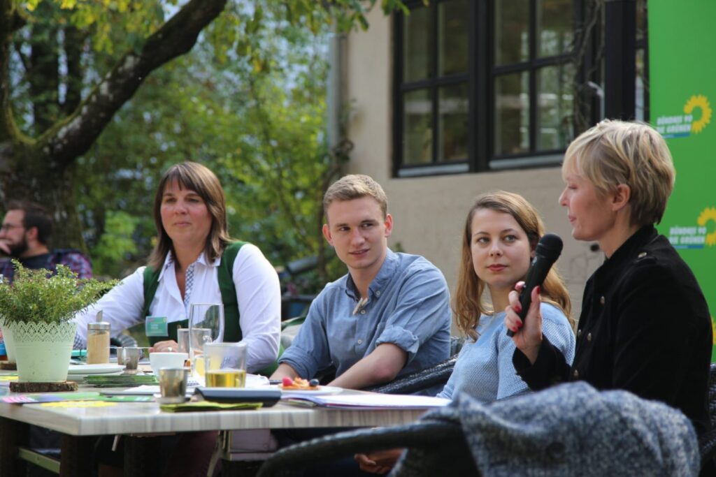 Jugend Wählt Mit Fragen An Die Grünen Landtagskandidatinnen Gruene Muehldorfde 